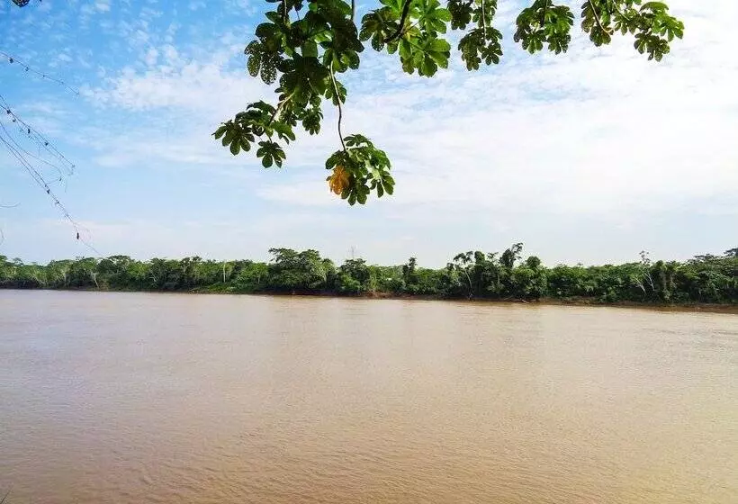 ホテル Tambopata River