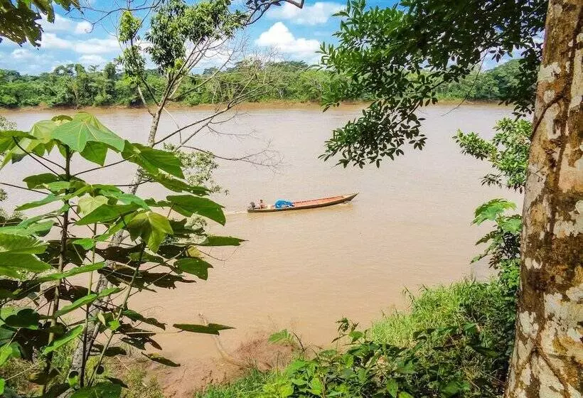 ホテル Tambopata River
