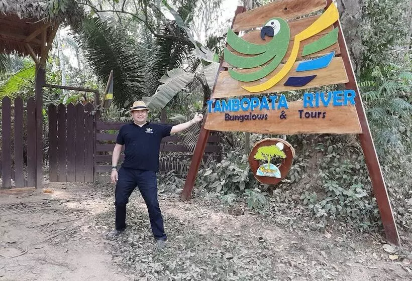 ホテル Tambopata River