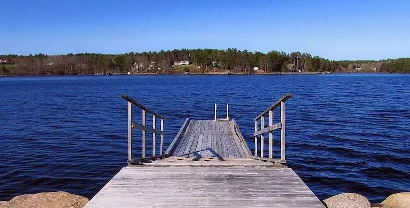 Lighthouse Motel & Cottages