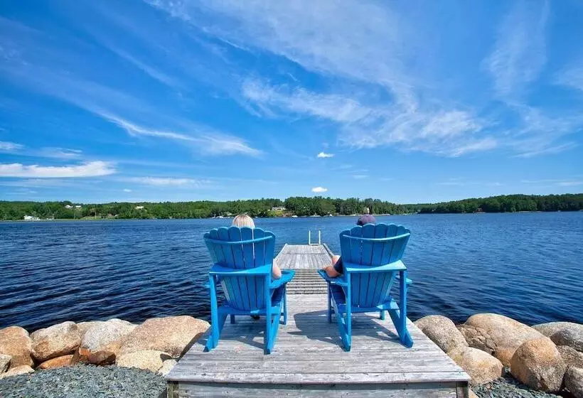 Lighthouse Motel & Cottages