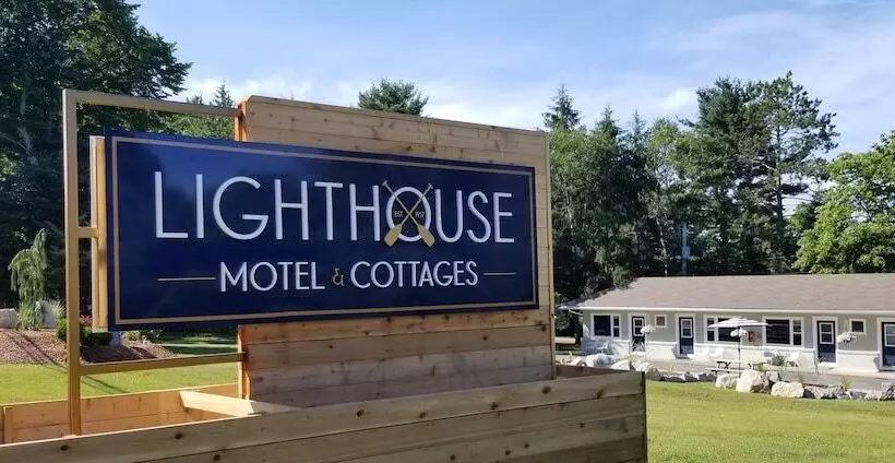 Lighthouse Motel & Cottages