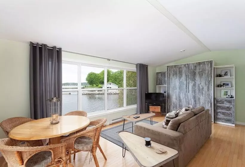 Lighthouse Motel & Cottages