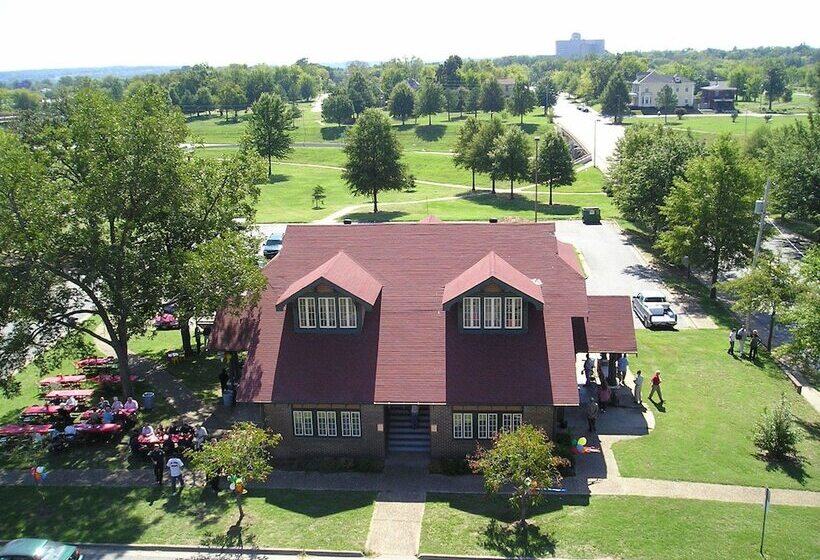 Little Rock Firehouse Museum & Hostel
