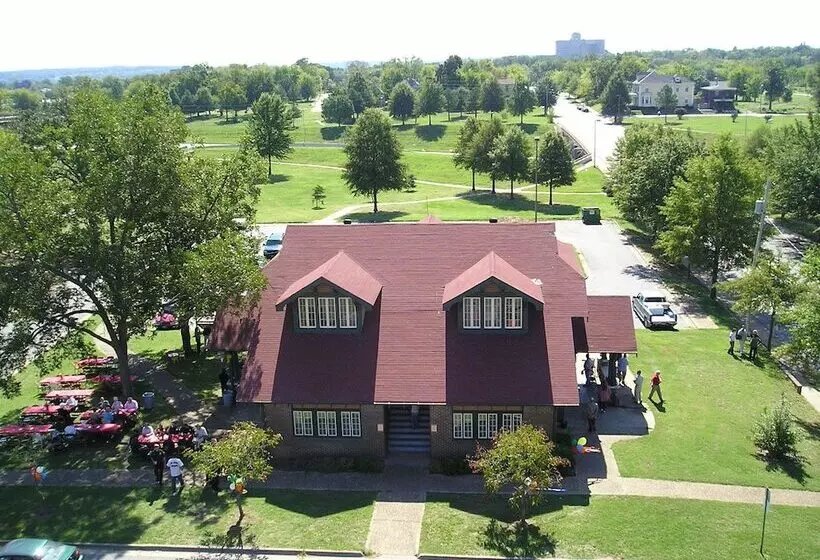 Little Rock Firehouse Museum & Hostel