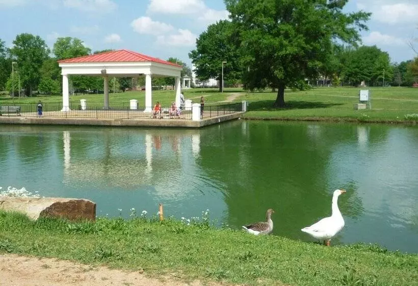 Little Rock Firehouse Museum & Hostel