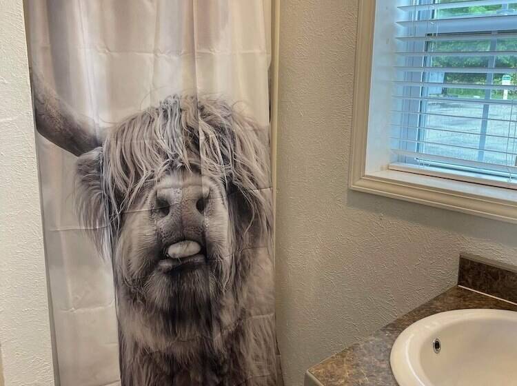 فندق على الطريق Westport Inn