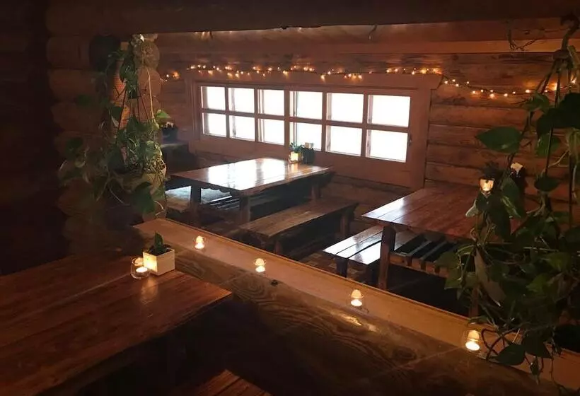 ユースホステル Niseko Backcountry Lodge