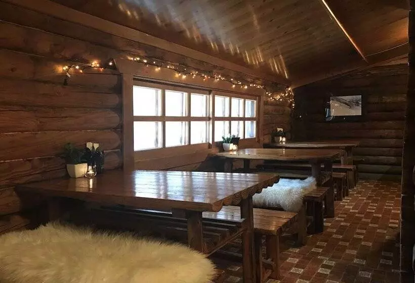 ユースホステル Niseko Backcountry Lodge