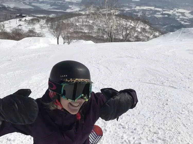 ユースホステル Niseko Backcountry Lodge