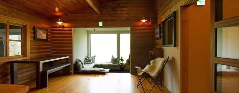 ユースホステル Niseko Backcountry Lodge