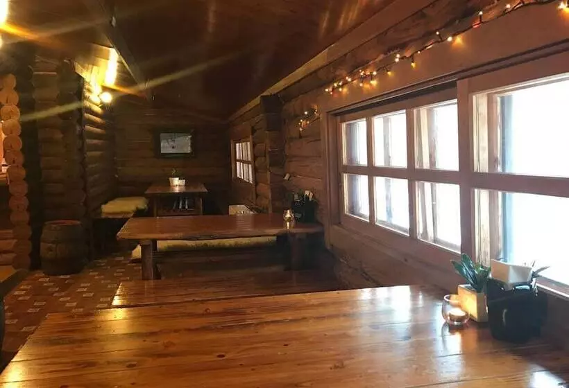 ユースホステル Niseko Backcountry Lodge