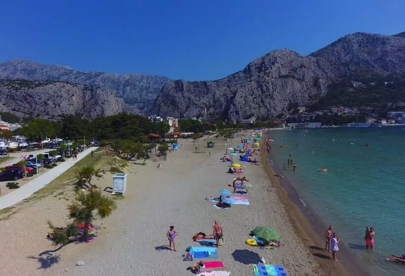 Majatalo Inn By The River