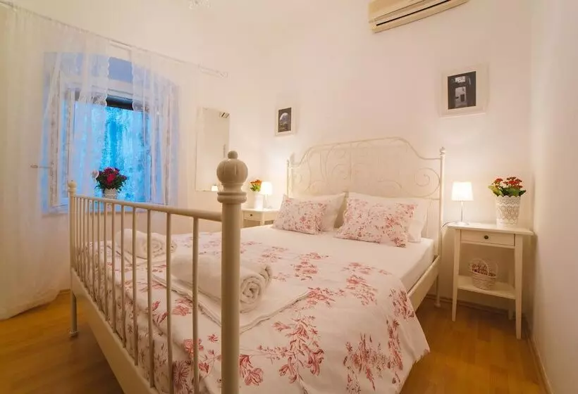 Majatalo Inn By The River