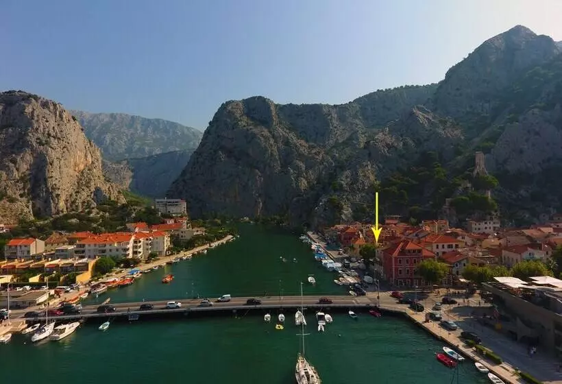 Majatalo Inn By The River