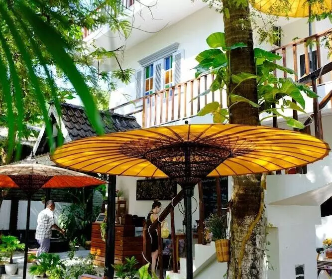 پانسیون The Villager Lodge