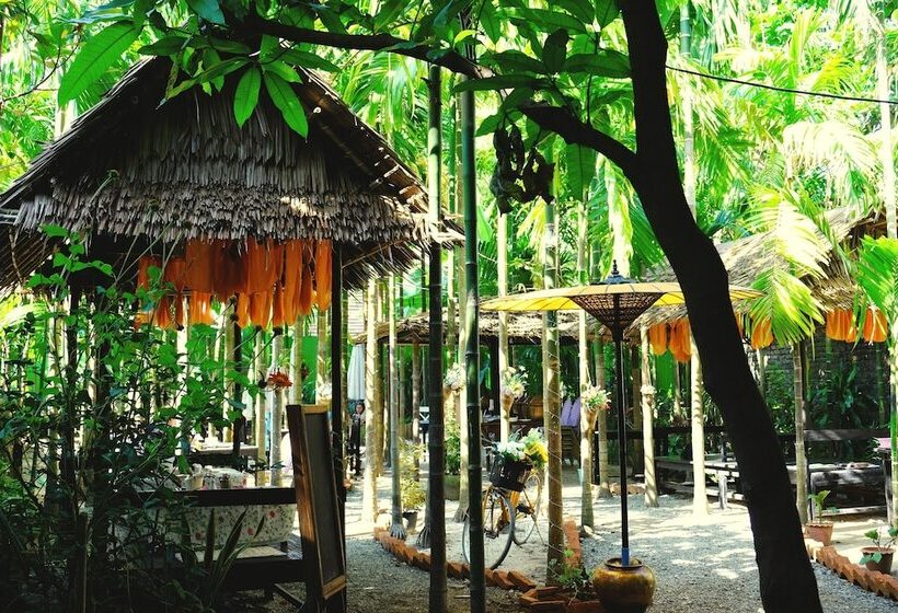 پانسیون The Villager Lodge