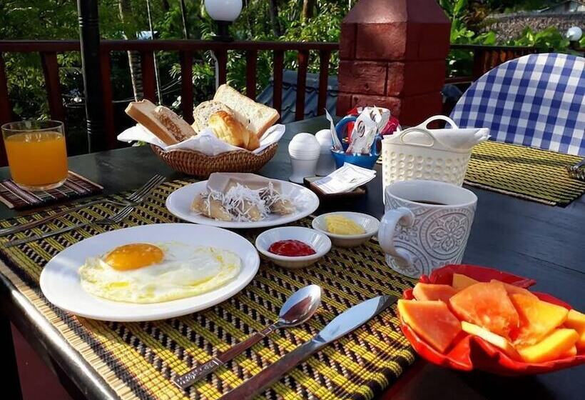 پانسیون The Villager Lodge