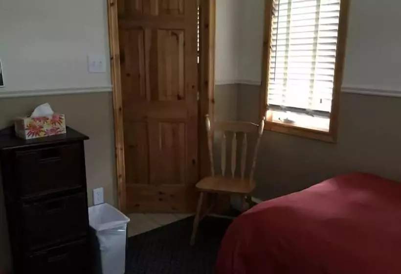 Salmon Pool Inn
