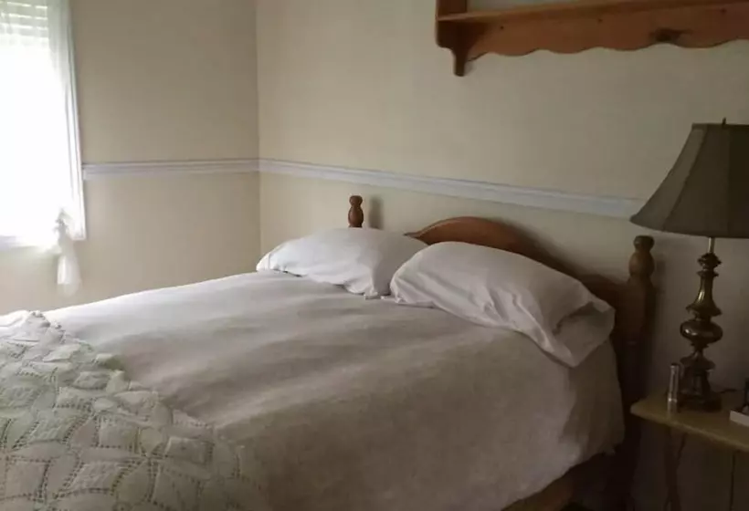 Salmon Pool Inn