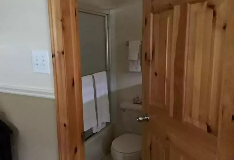 Salmon Pool Inn