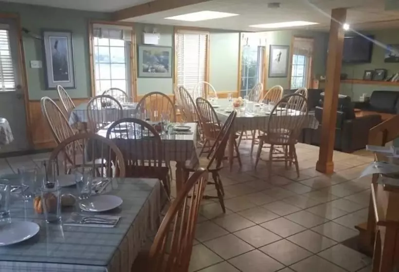 Salmon Pool Inn