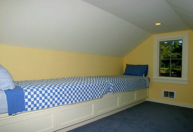 Smugglers Lagoon Beach Cottage