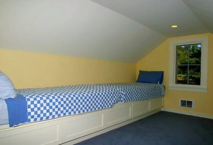 Smugglers Lagoon Beach Cottage