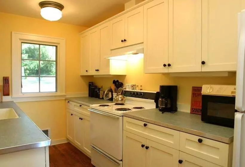 Smugglers Lagoon Beach Cottage