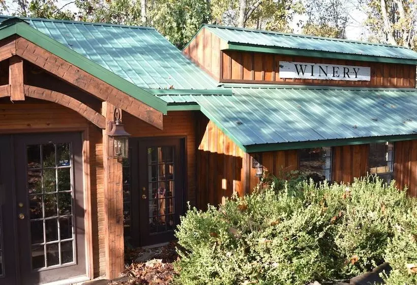 Bear Creek Lodge Cabin Resort