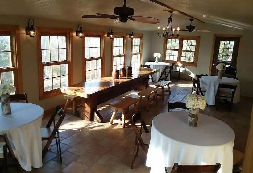 Bear Creek Lodge Cabin Resort