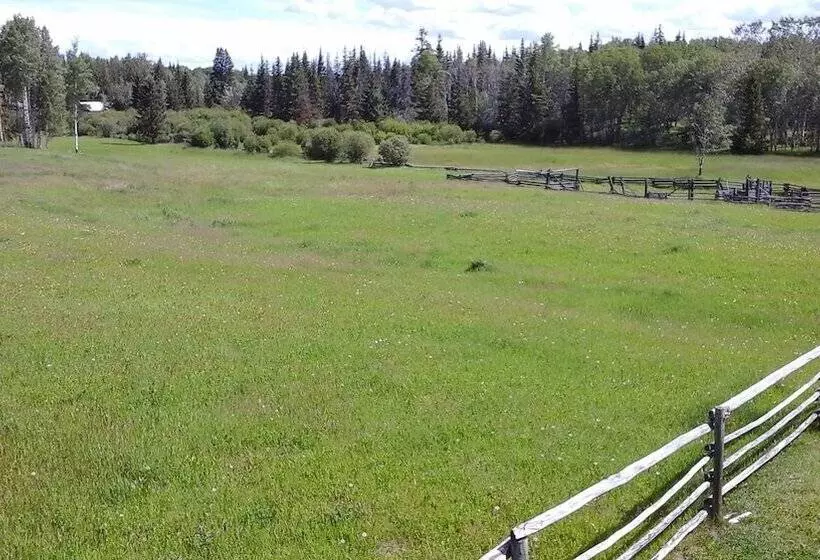 Aamiaismajoitus (B&B) Attwood Creek Ranch