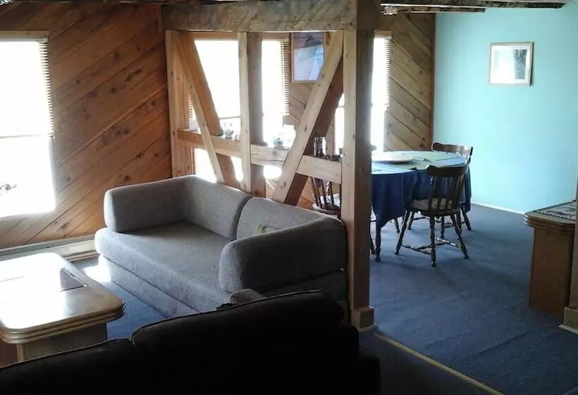 Aamiaismajoitus (B&B) Attwood Creek Ranch