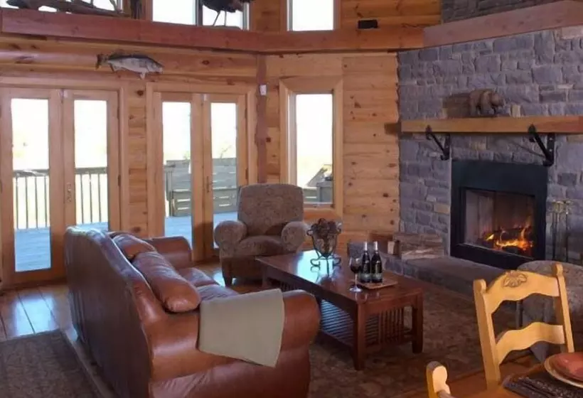 Aamiaismajoitus (B&B) Elk Creek Lodging