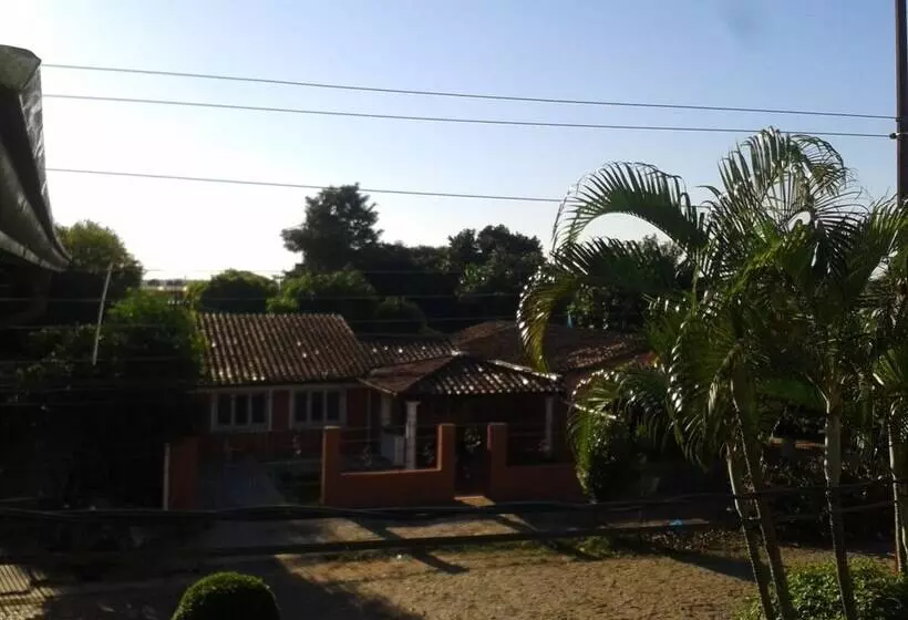 تختخواب و صبحانه Nueva Alborada Lodging House