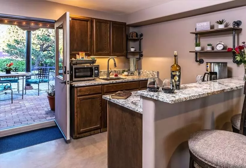 Bobcat Inn Bed And Breakfast