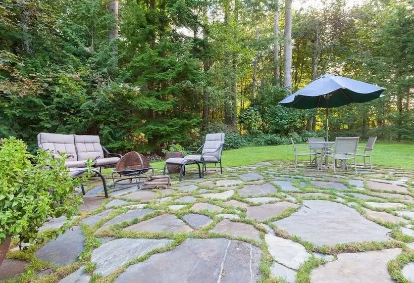 Creekside B & B