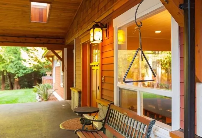 Creekside B & B