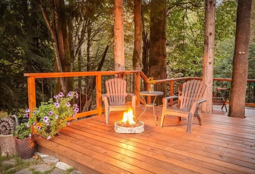 Creekside B & B