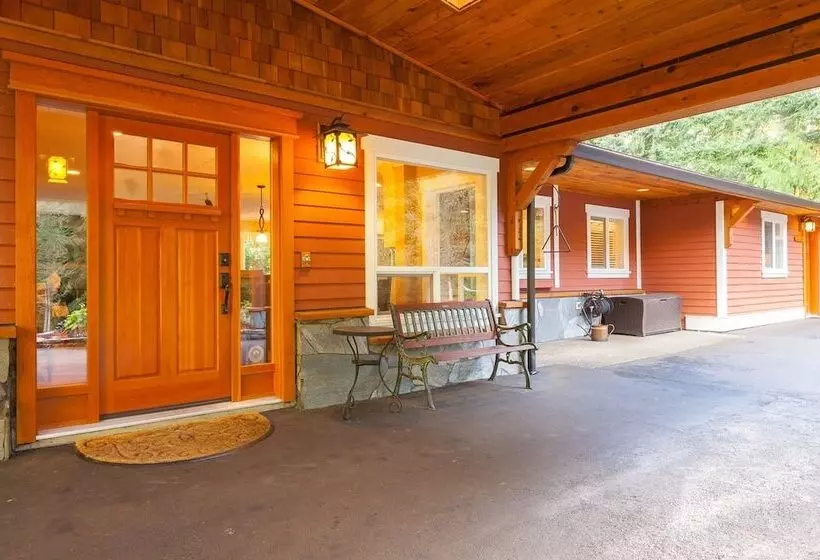 Creekside B & B
