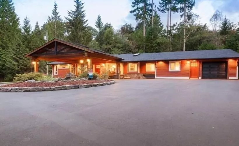 Creekside B & B