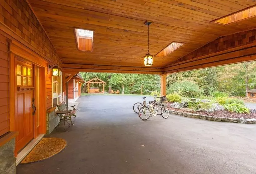 Creekside B & B
