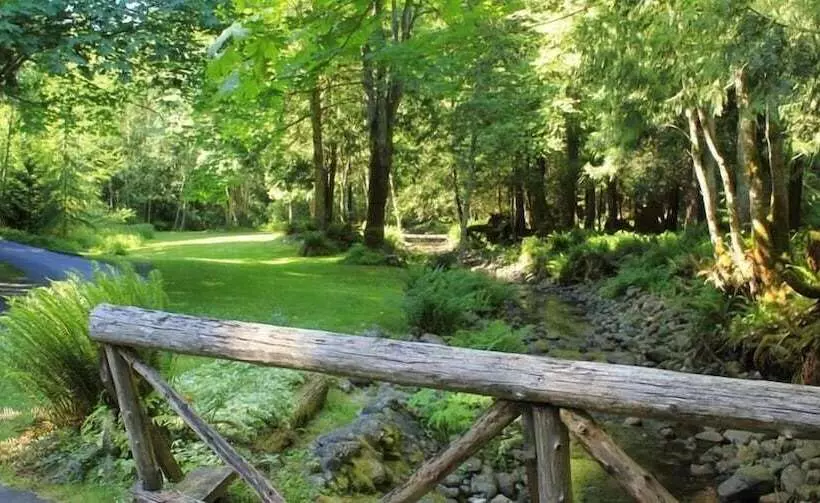 Creekside B & B