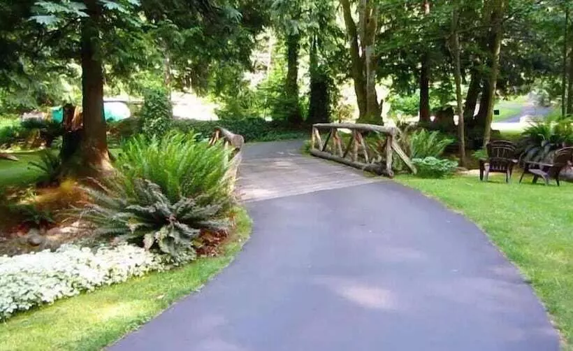 Creekside B & B