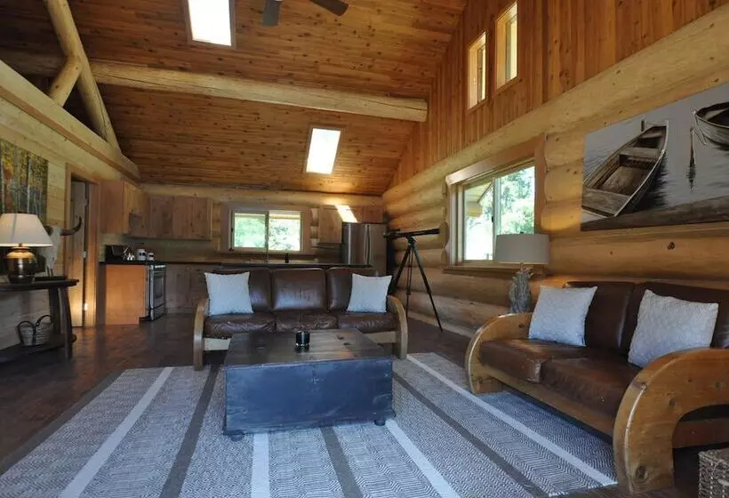 Hotelli Chilko Lake Lodge