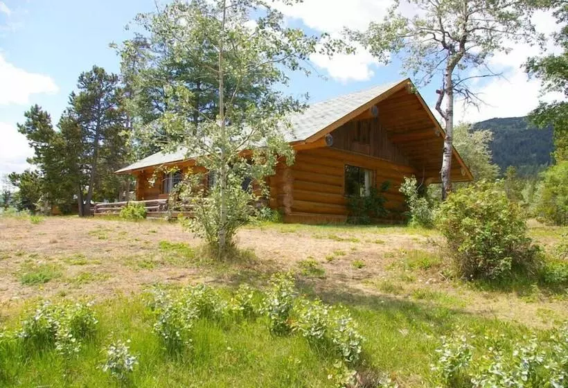 Hotelli Chilko Lake Lodge