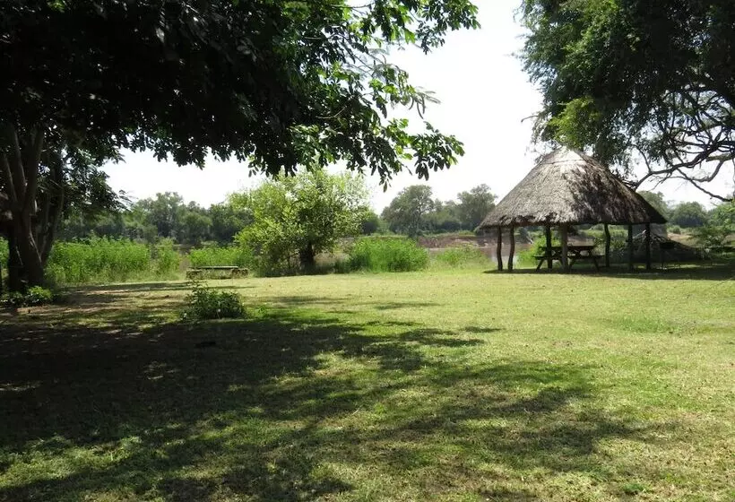 هتل Croc Valley Camp