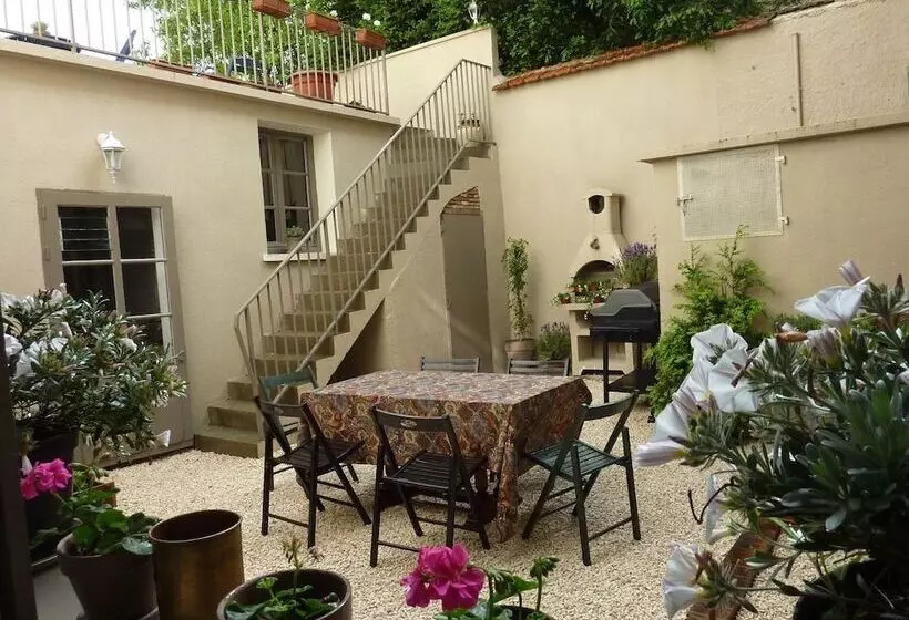 Hotelli Le Logis Bed And Breakfast