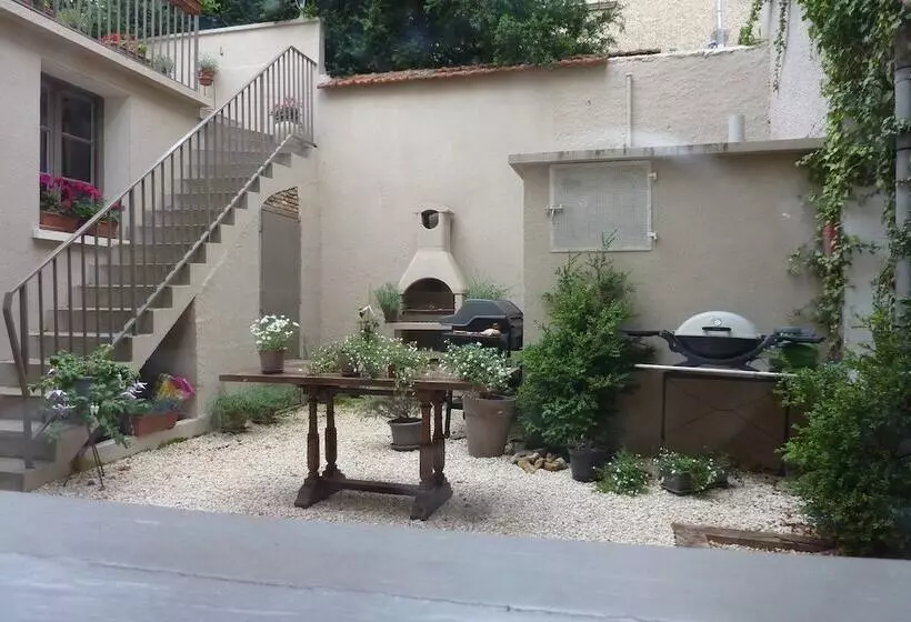 Hotelli Le Logis Bed And Breakfast