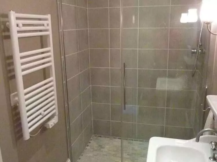 Hotelli Le Logis Bed And Breakfast